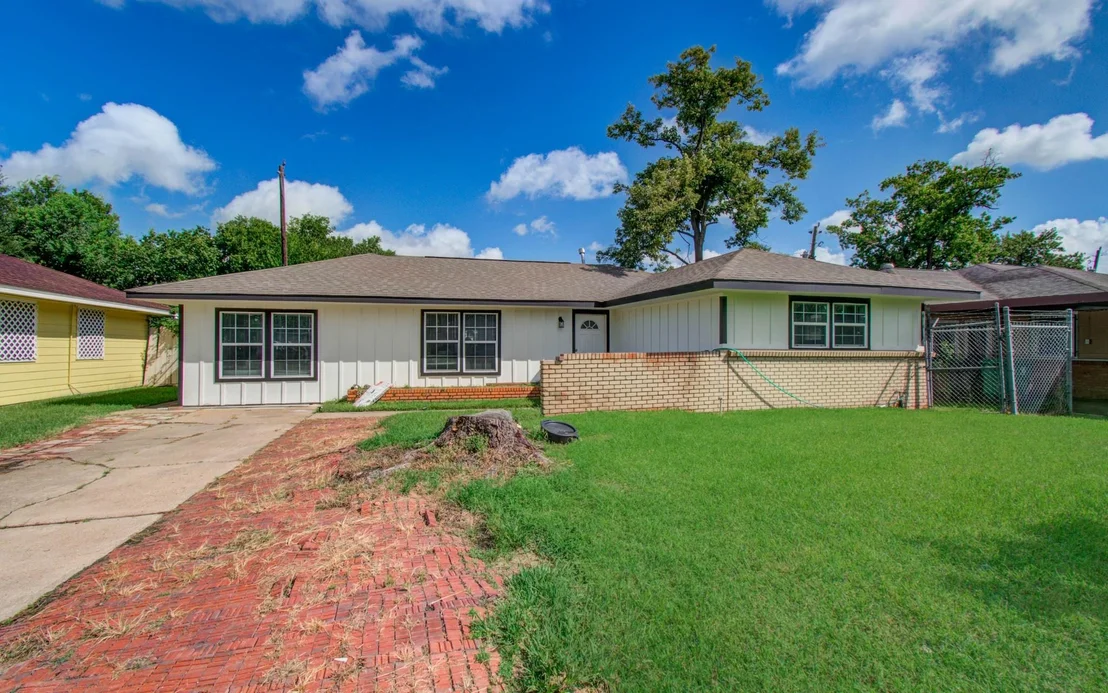 Photo of 6827 Kingsway Drive