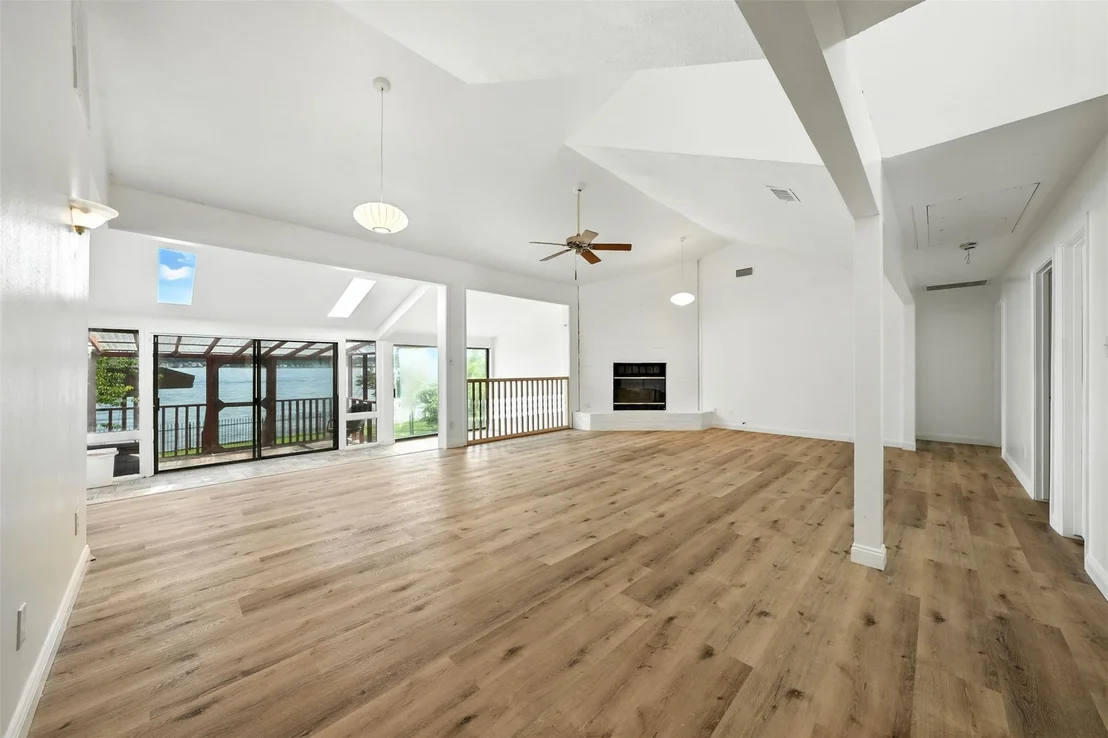 Photo of 1046 Lake View Drive