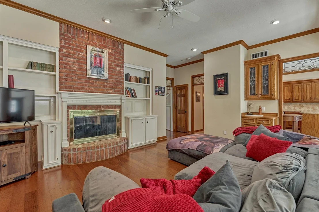 Photo of 115 E Shadowpoint Circle