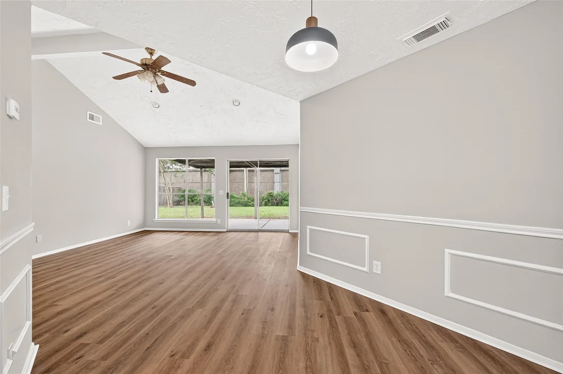 Photo of 18611 Spinney Lane Drive