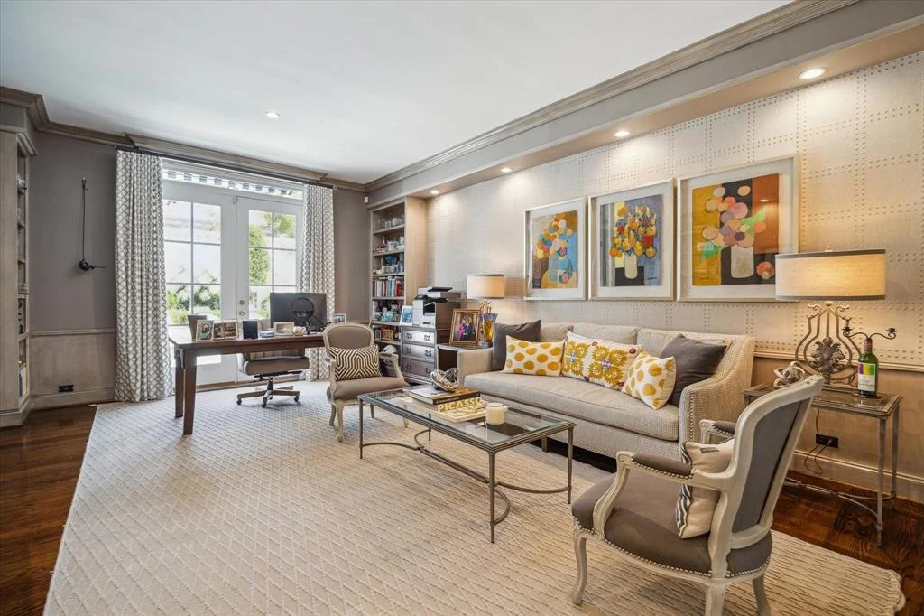 Photo of 2411 River Oaks Boulevard