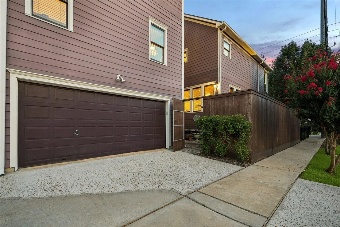 Photo of 809 W 9th Street
