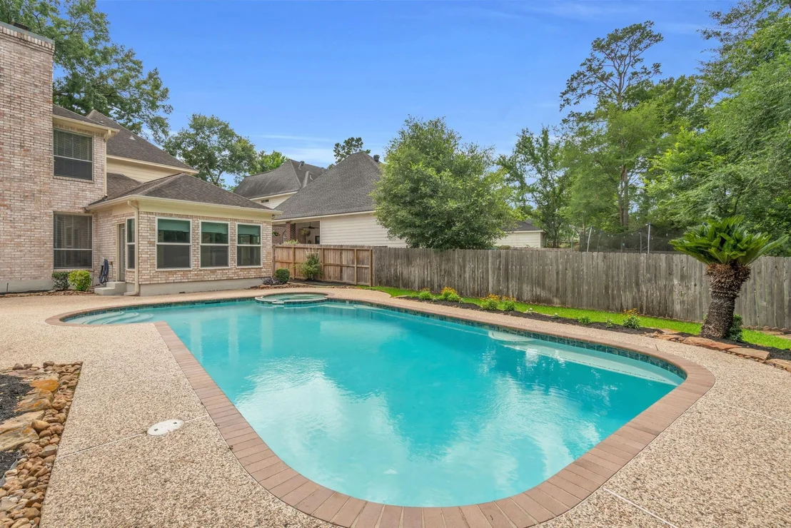 Photo of 142 W Shadowpoint Circle