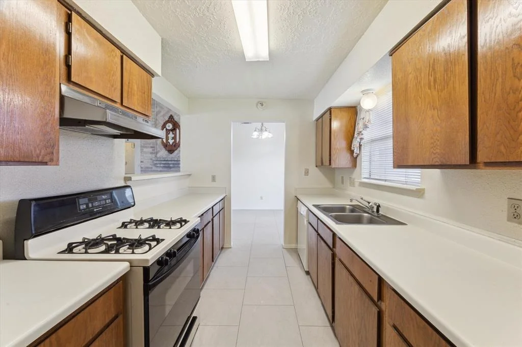 Photo of 1006 W Brompton Drive