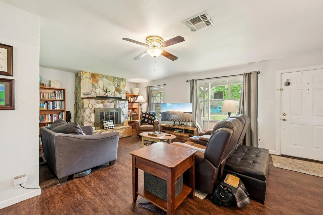 Photo of 3036 Crest Drive