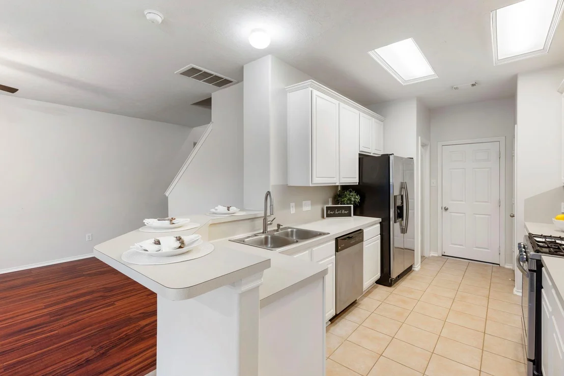 Photo of 215 W Stedhill Loop