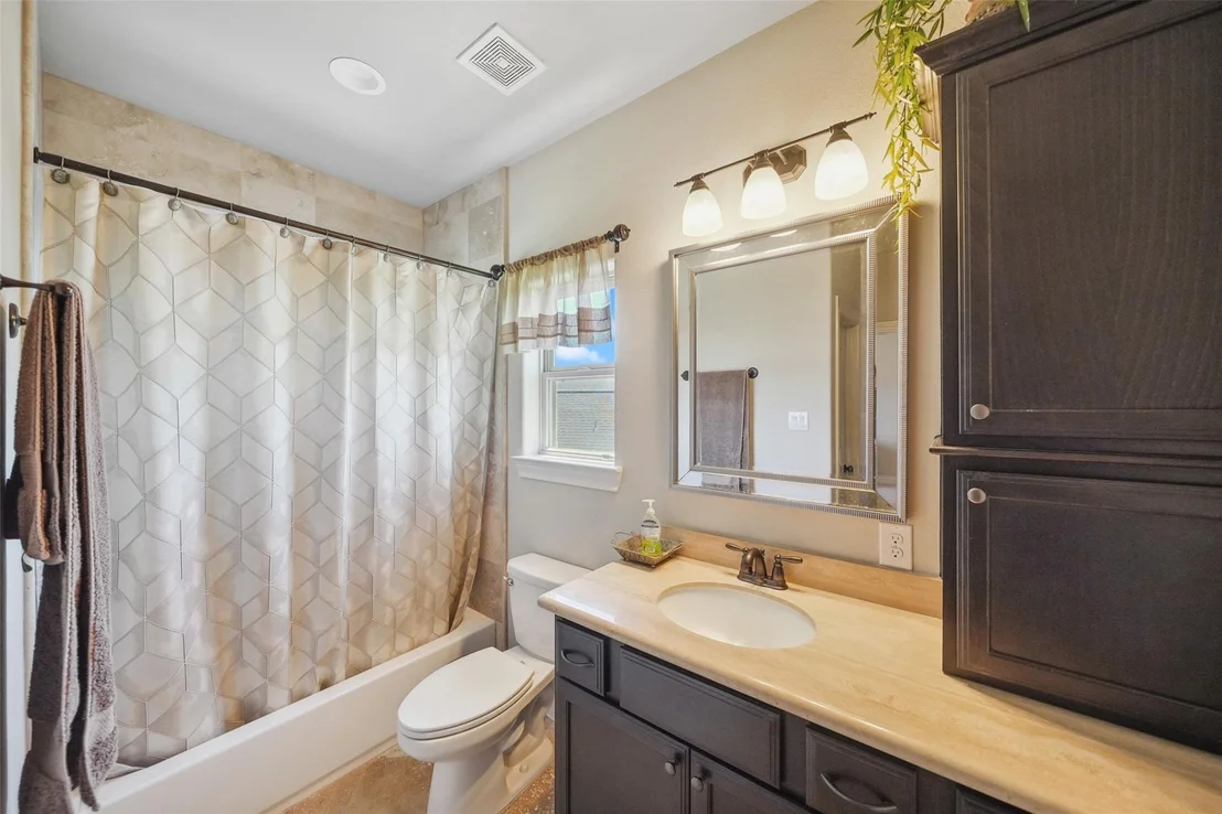 Photo of 5924 Oak Leaf Court