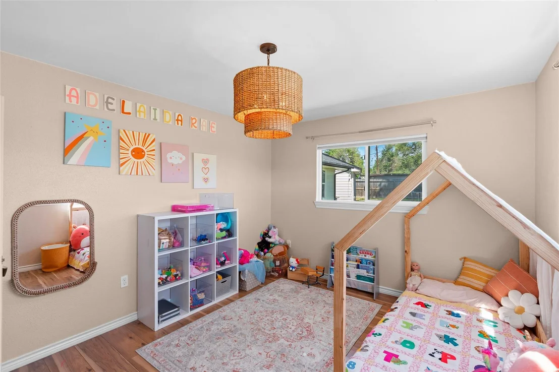 Photo of 102 Enchanted Oaks Court