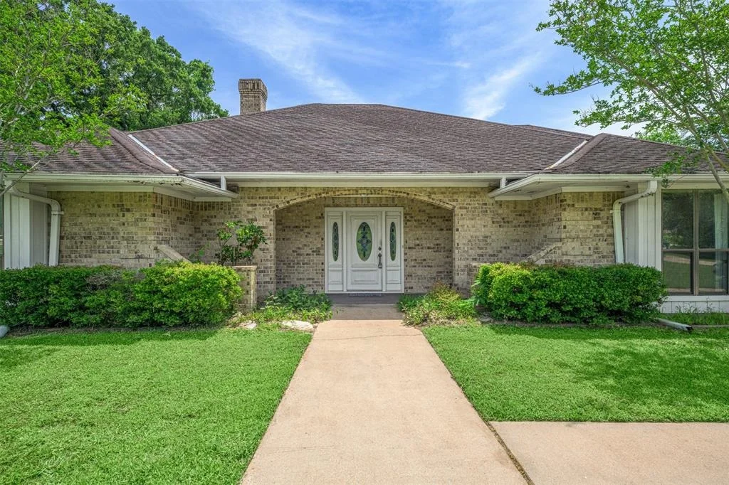 Photo of 207 Oak Hill Drive