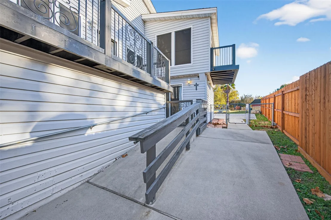 Photo of 805 Lake View Drive