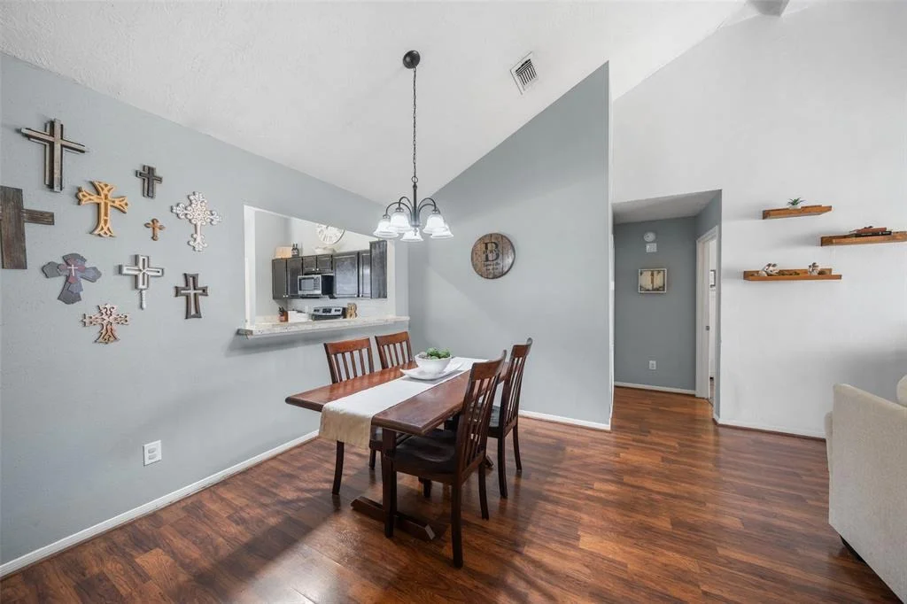 Photo of 5202 Rivertree Lane
