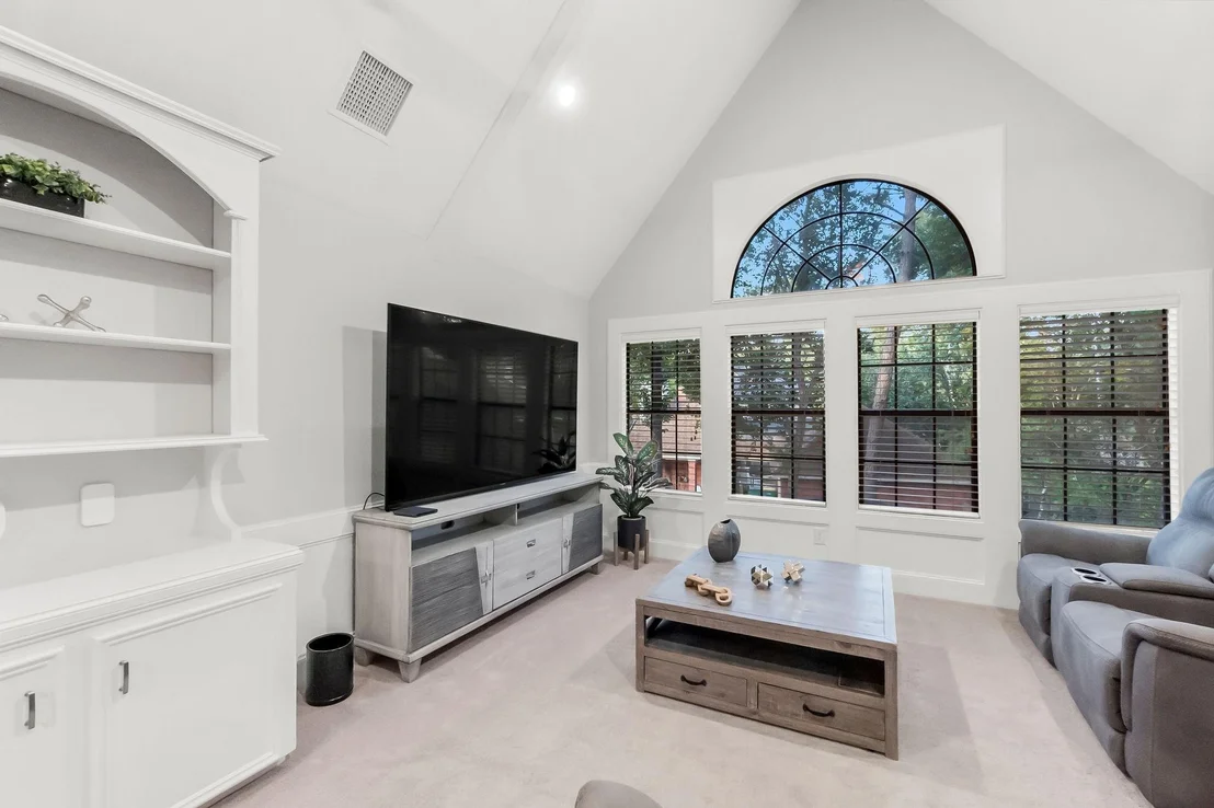 Photo of 122 E Placid Hill Circle