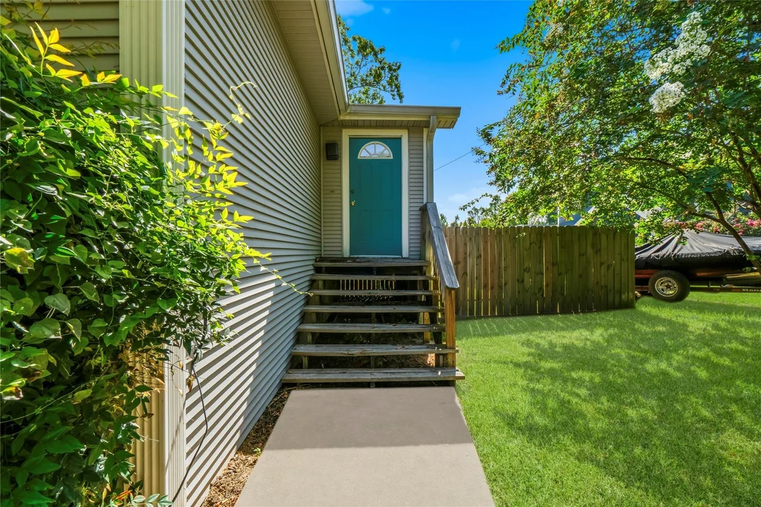 Photo of 146 Creekside Drive