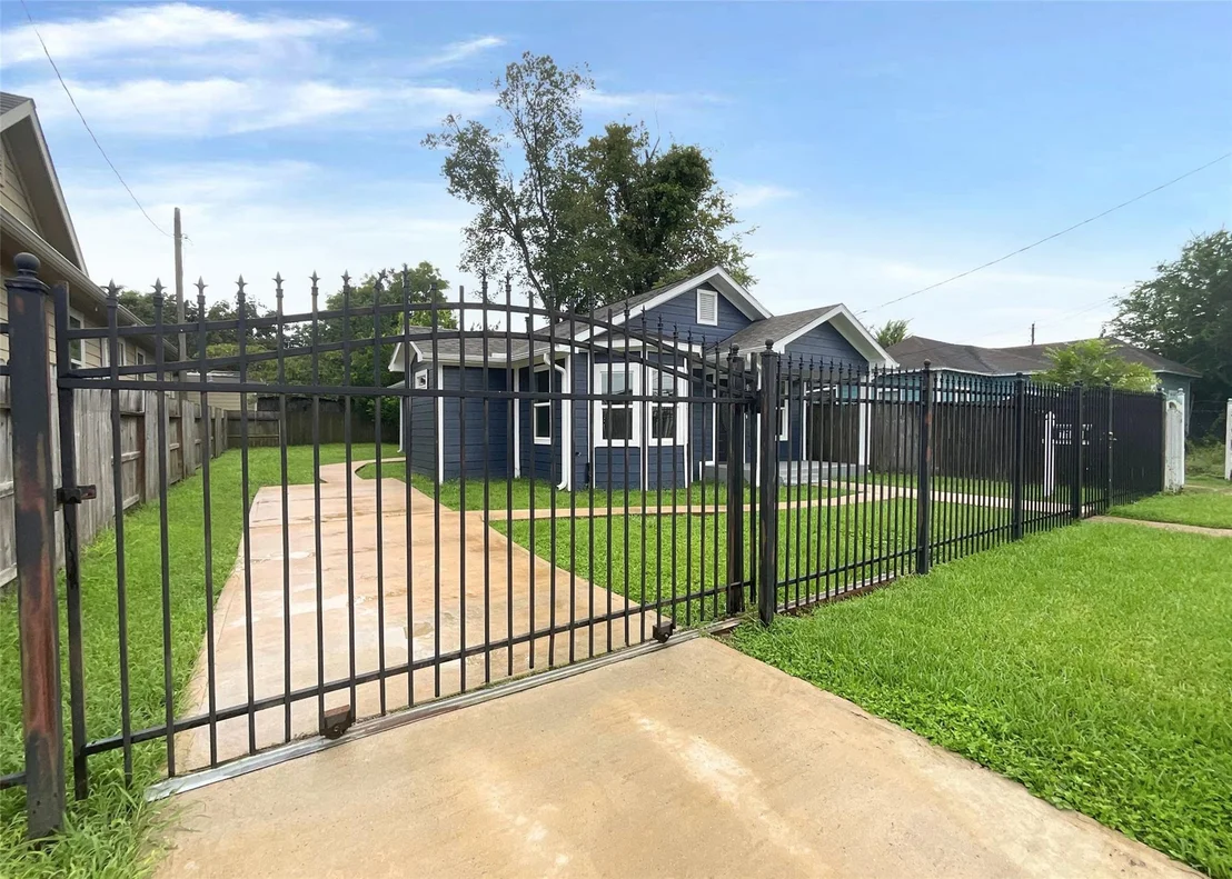 Photo of 7110 Avenue L
