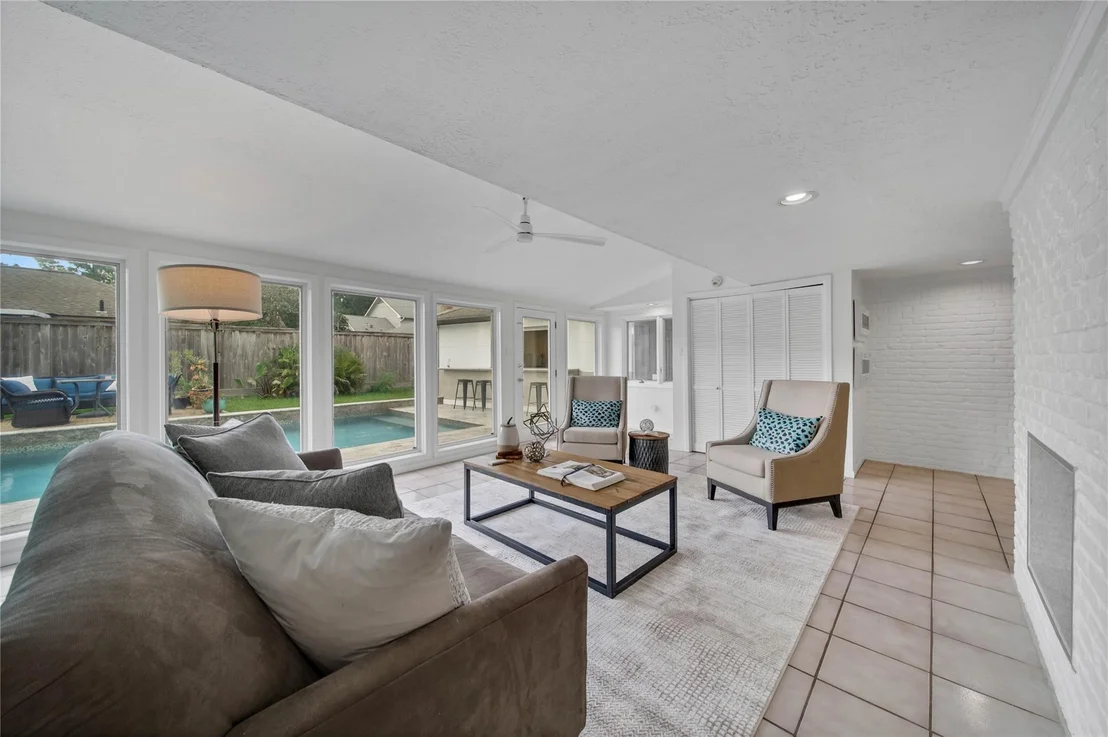 Photo of 1030 Chantilly Lane