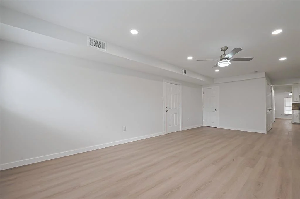 Photo of 7333 Lakehurst Drive