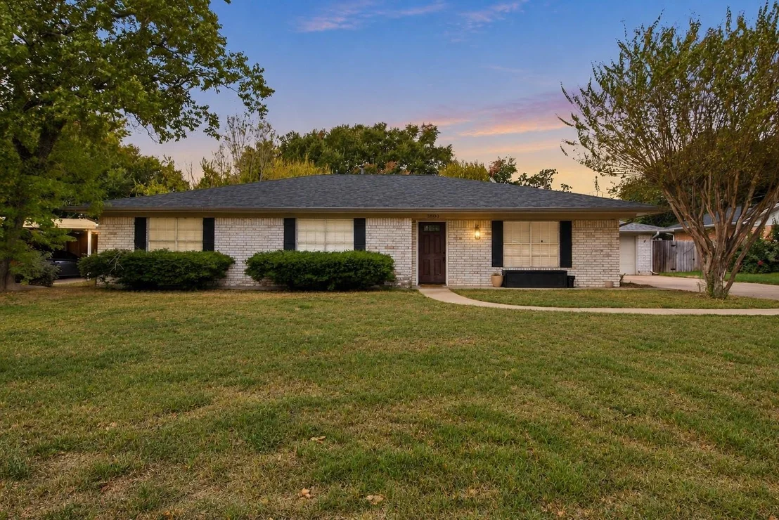 Photo of 3800 Windridge Drive