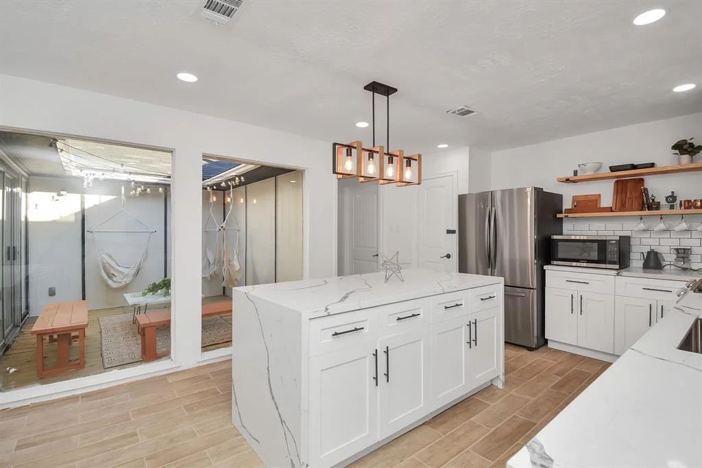 Photo of 9603 Sharpview Drive