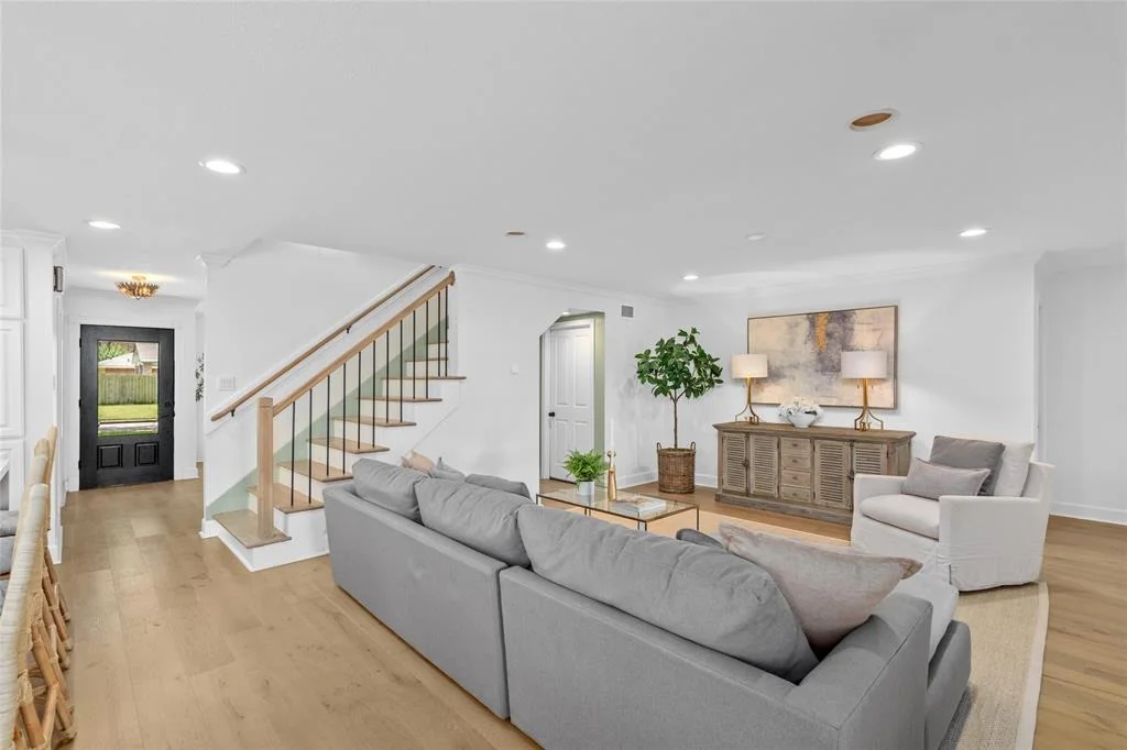Photo of 854 W Forest Drive