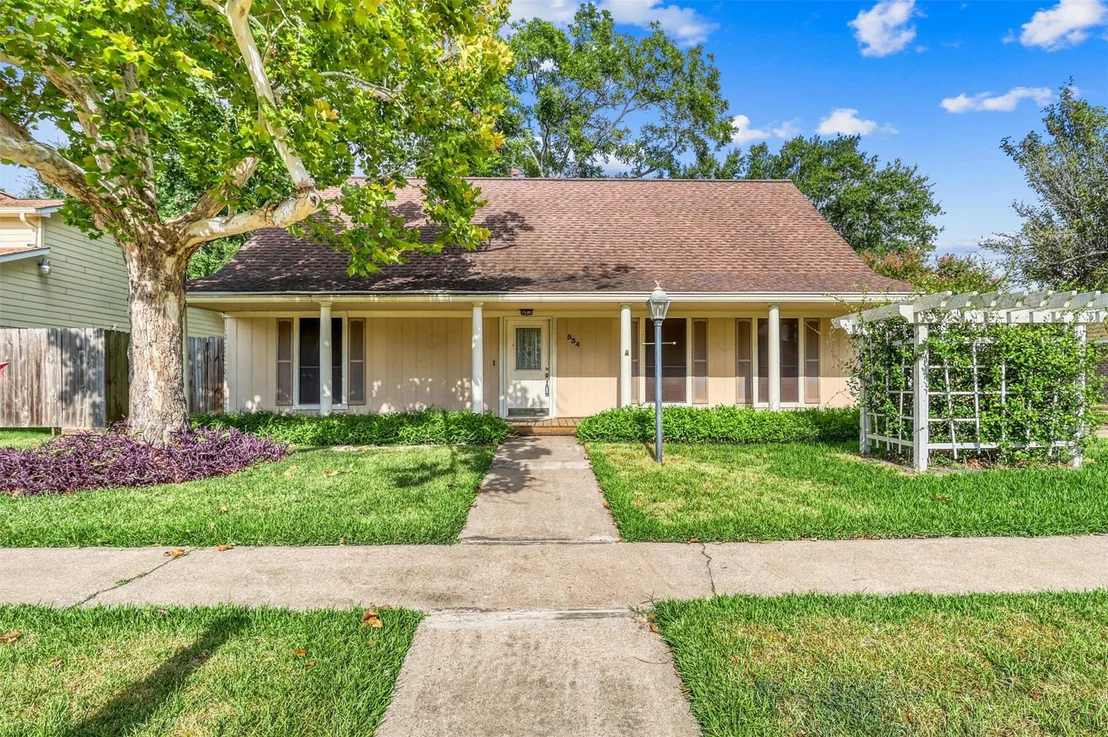 Photo of 534 Belwin Drive