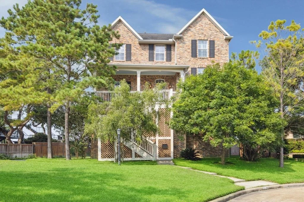 Photo of 18607 Upper Bay Road Road