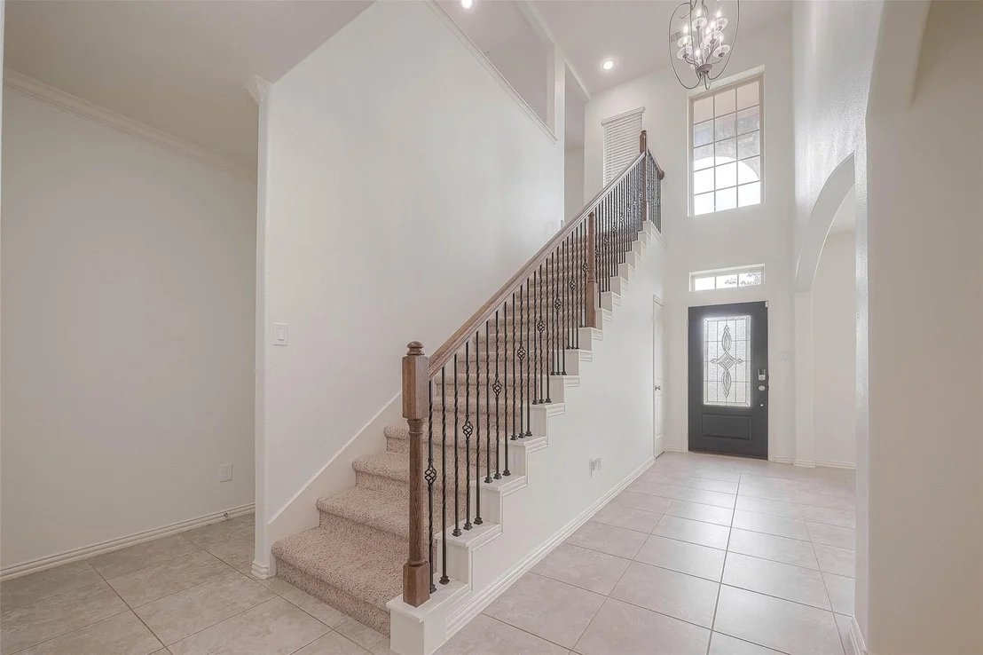 Photo of 2261 Oak Circle Drive N