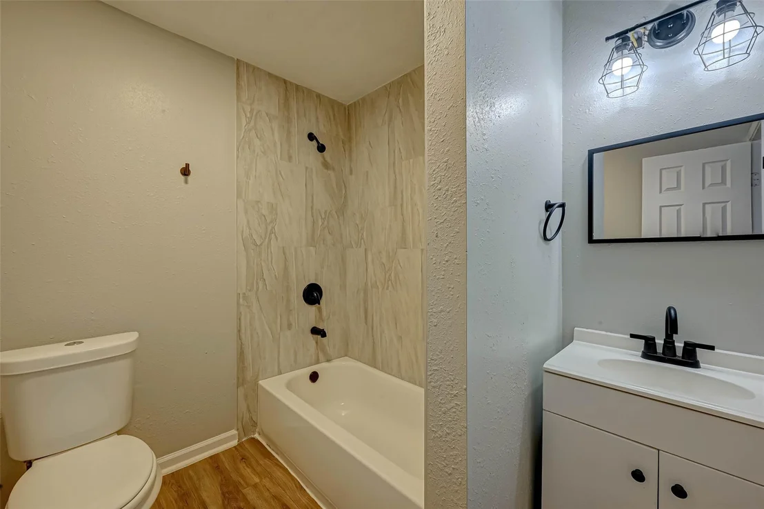 Photo of 5102 Lyndhurst Drive