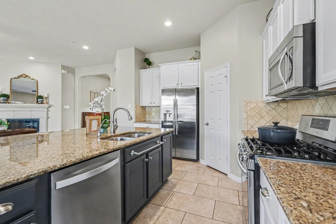 Photo of 27006 Cliff Pointe Lane
