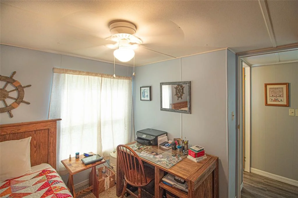 Photo of 305 Red Oak