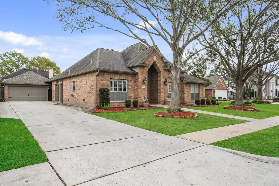 Photo of 5215 Samuels Drive