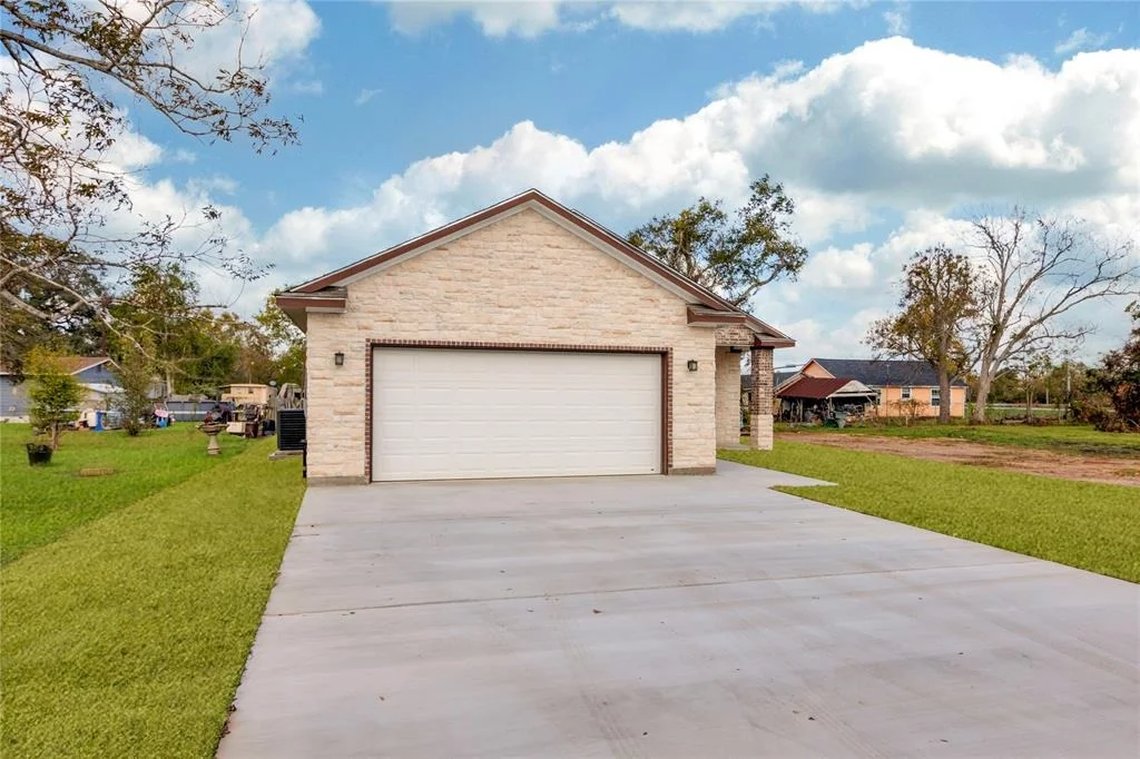 Photo of 409 E Travis