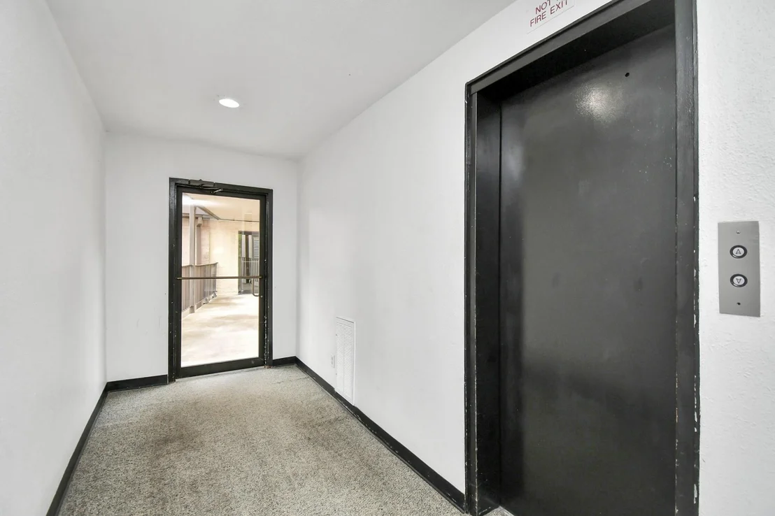 Photo of Unit 21 at 3065 Walnut Bend Lane