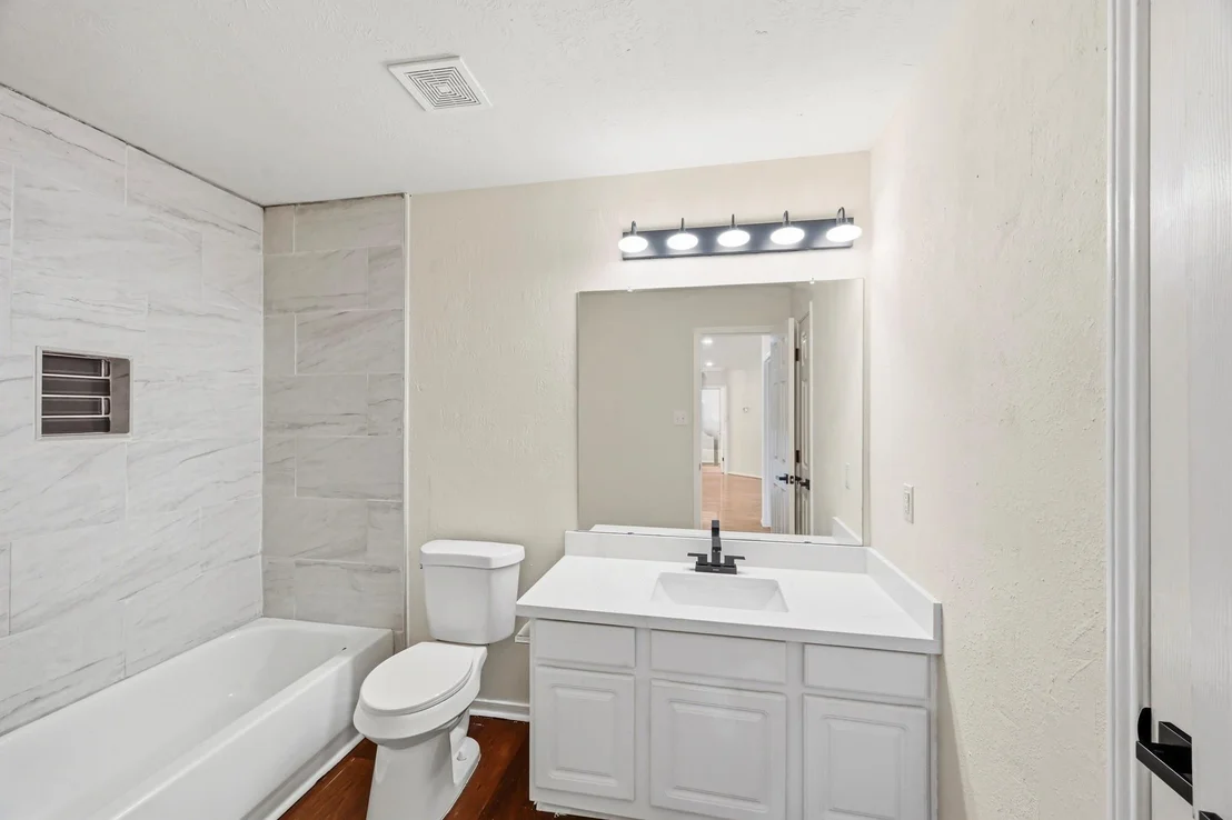 Photo of 215 Crabapple Drive