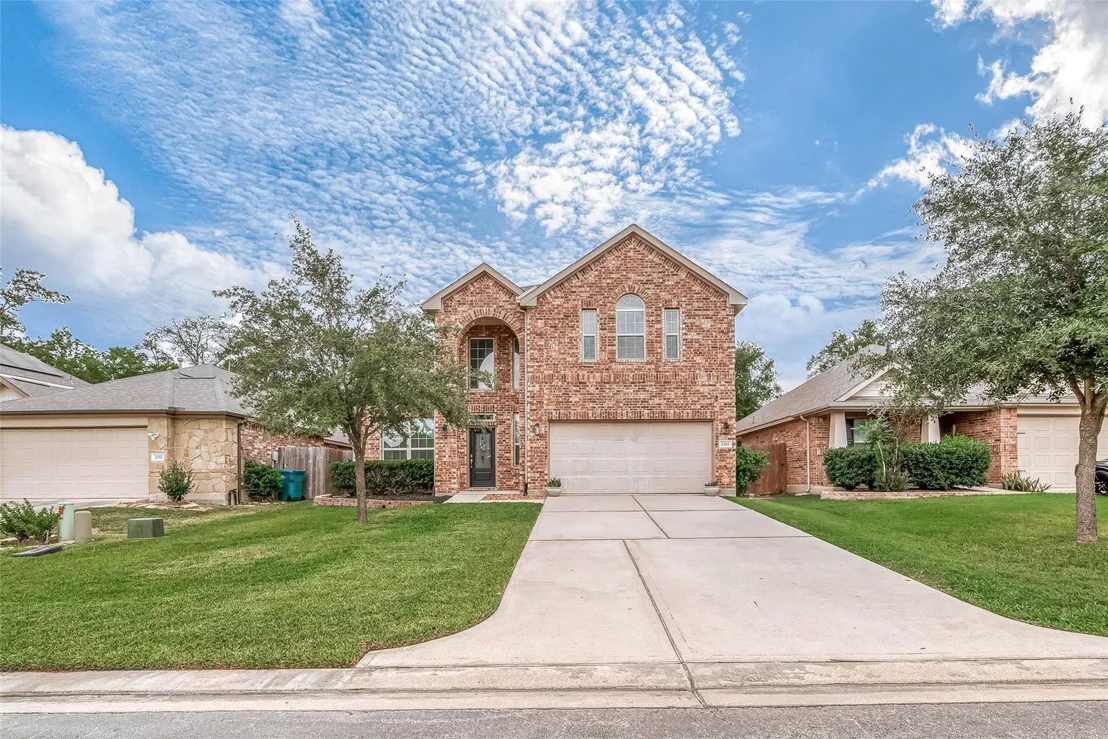 Photo of 2261 Oak Circle Drive N