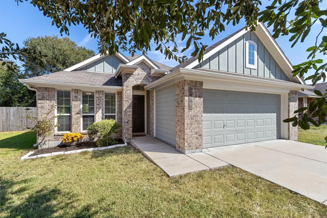 Photo of 706 Heritage Drive