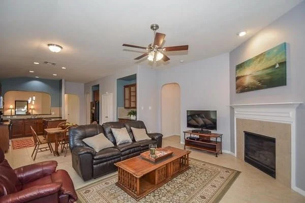 Photo of 623 W Newport Bend