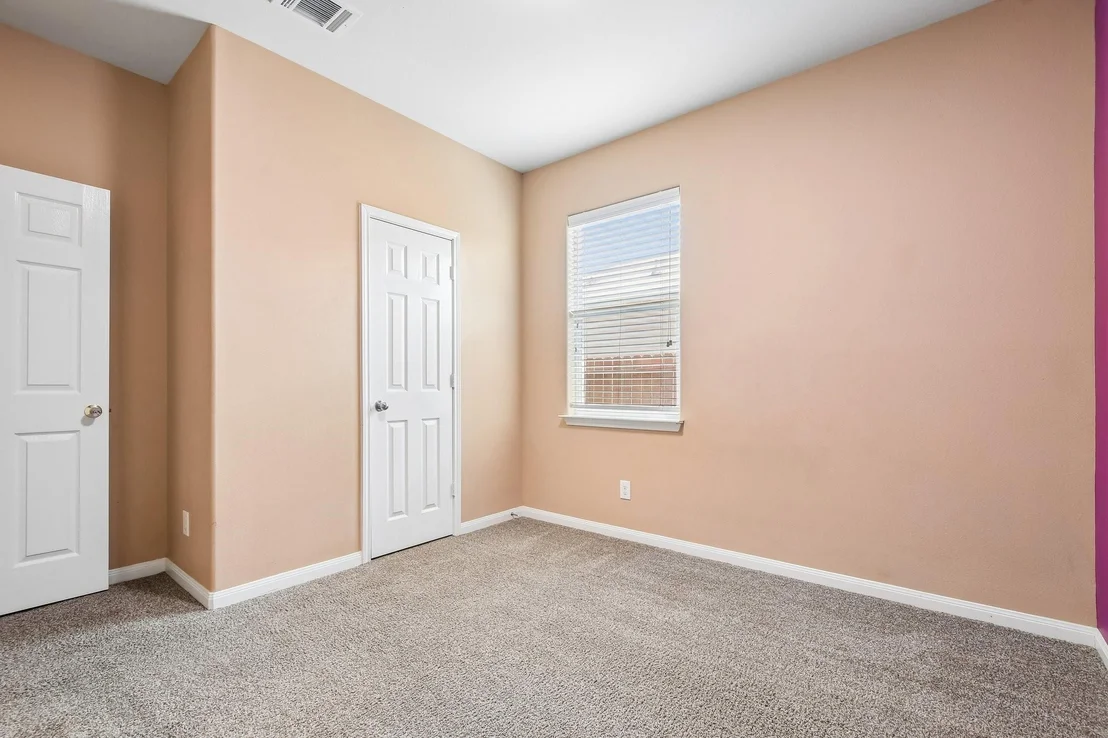 Photo of 128 Robertson Lane