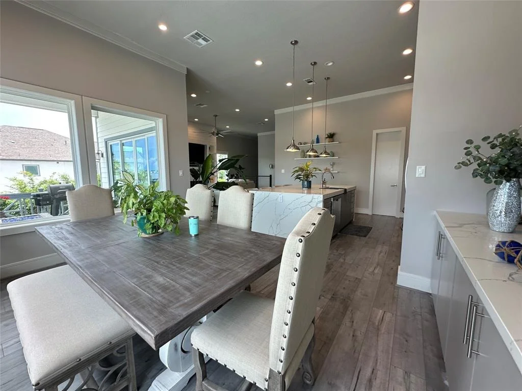 Photo of 2182 Marina Way