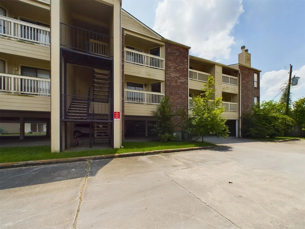 Photo of Unit 13A at 2501 Gulf Freeway