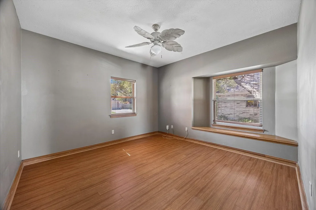Photo of 1835 Raintree Circle