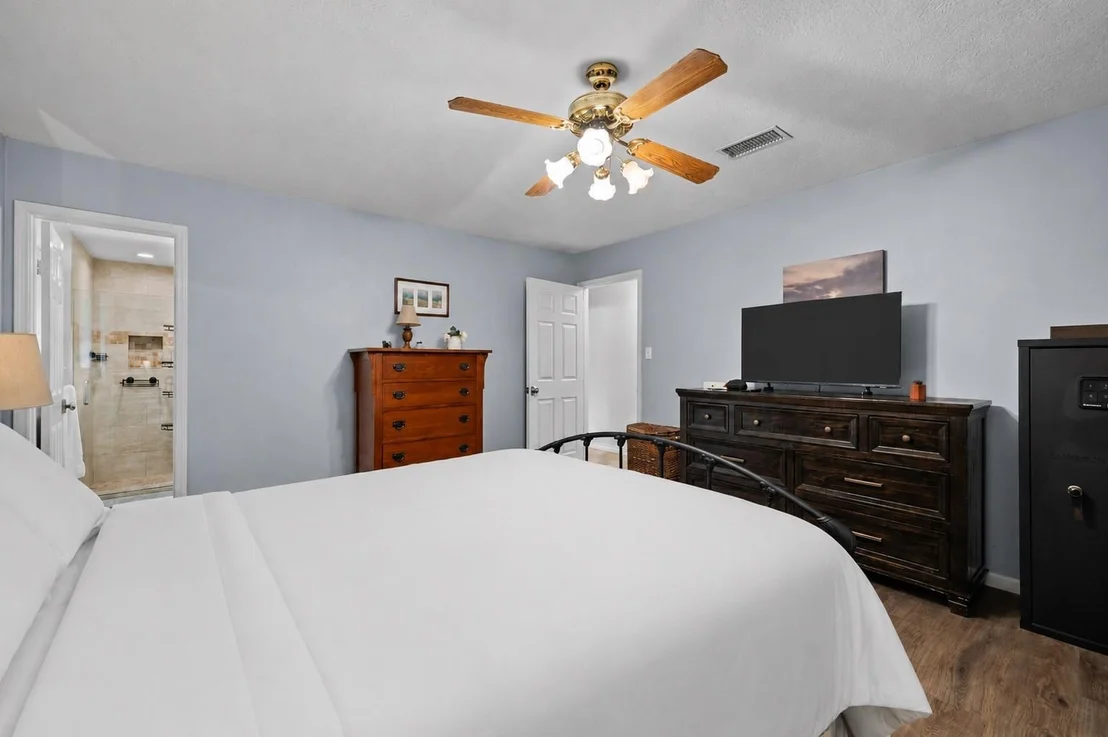Photo of 16119 La Avenida Drive