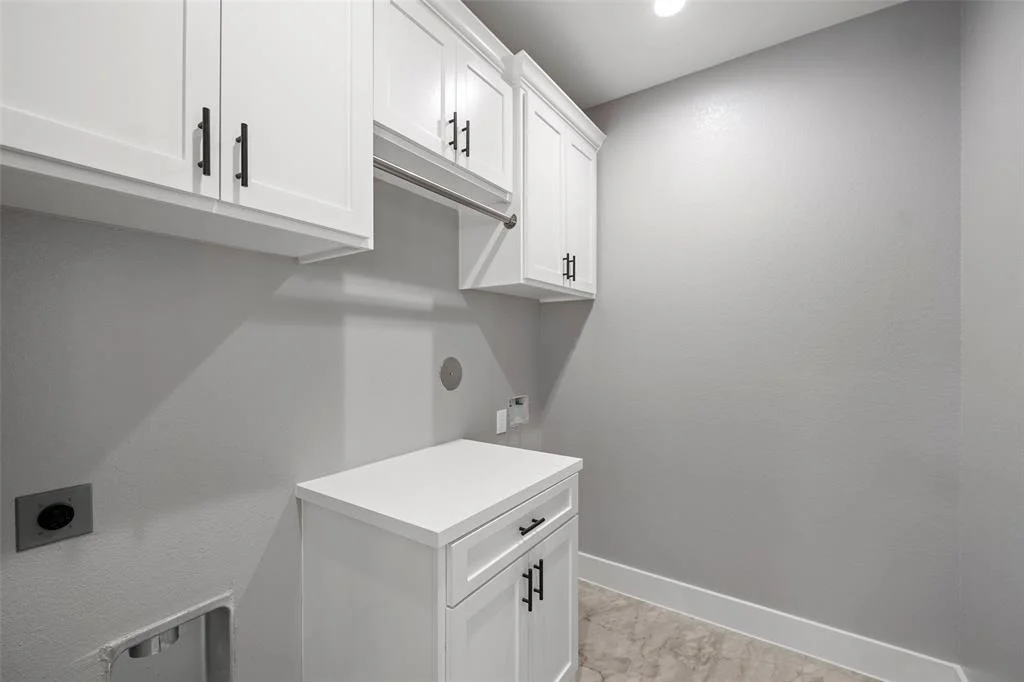 Photo of 2019 Surry Oaks Drive