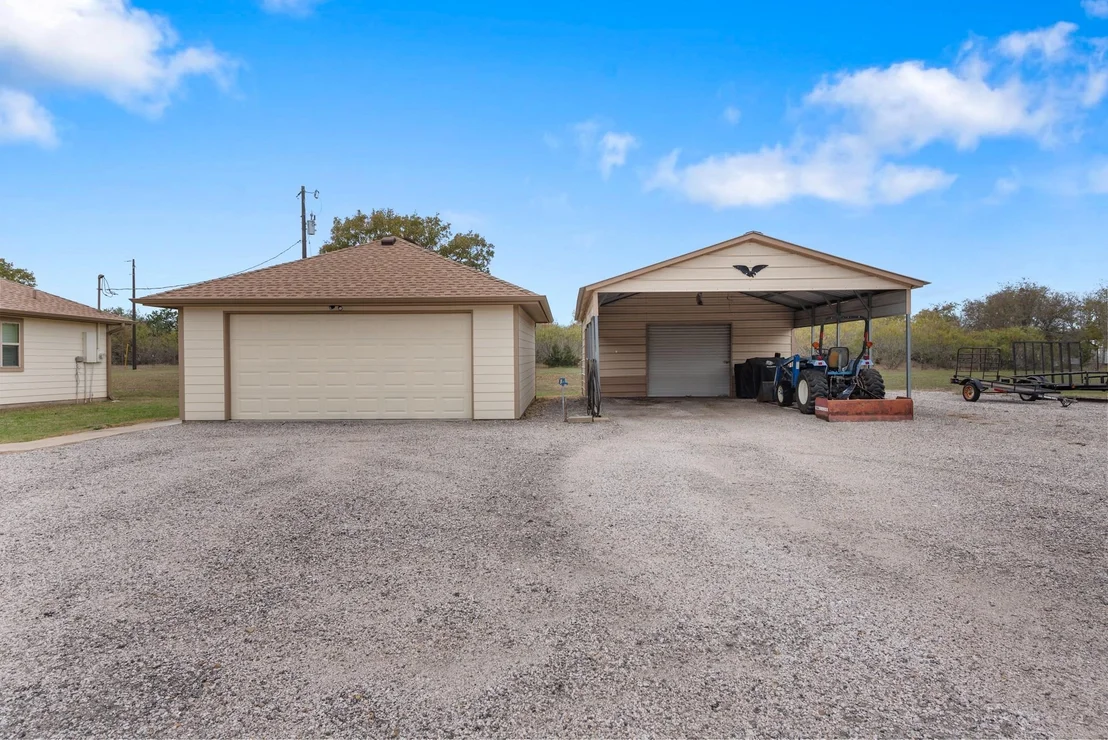 Photo of 1635 Lakeview Drive