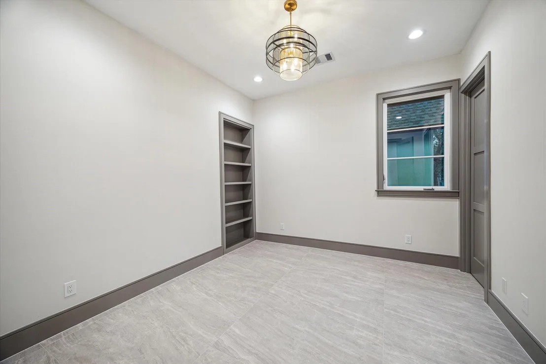 Photo of 526 Stoneleigh Drive