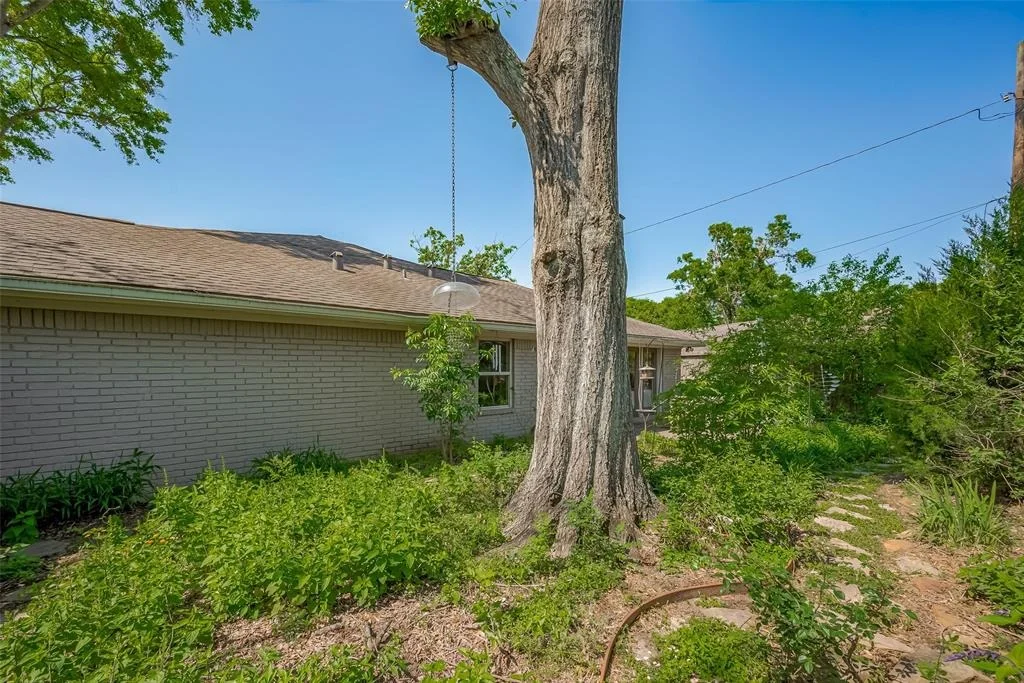 Photo of 10606 Clematis Lane