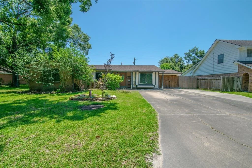 Photo of 725 Cedar Lawn Drive