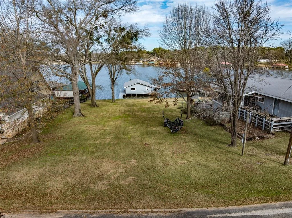 Photo of 15490 Lakeside Drive