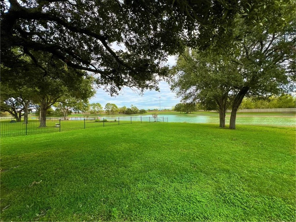 Photo of 406 Bridge Crest Boulevard