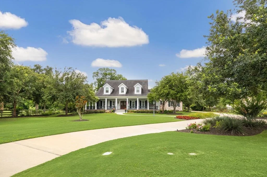 Photo of 31243 Riverlake Road