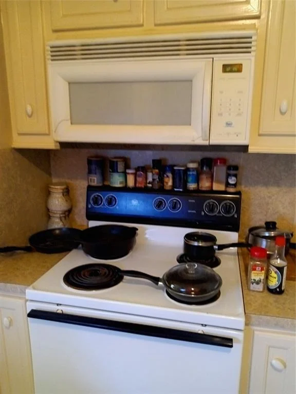 Photo of 1372 & 1378 Apache Drive
